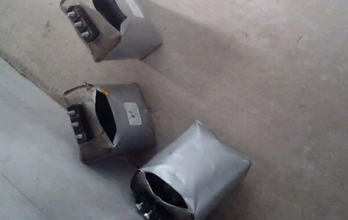 低壓電容補(bǔ)償柜電容爆炸